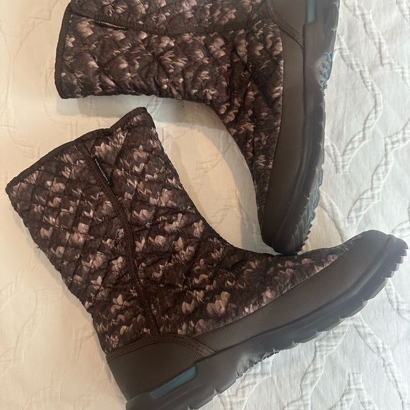 NEW NORTH FACE Women’s Winter Boots Size 9 - Picture 3 of 11